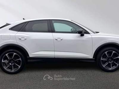 Audi Q3 Q3 45 1.4 tfsi e Identity Black s-tronic 2023 Plug-in Hybrid 245Cv Bianco usata Monte Compatri