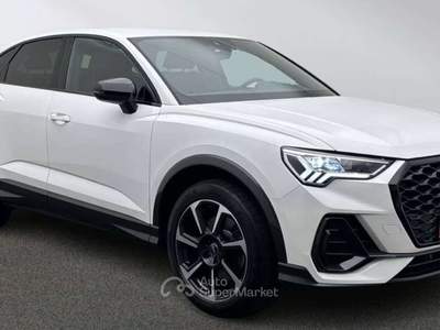Audi Q3 Q3 45 1.4 tfsi e Identity Black s-tronic 2023 Plug-in Hybrid 245Cv Bianco usata Monte Compatri
