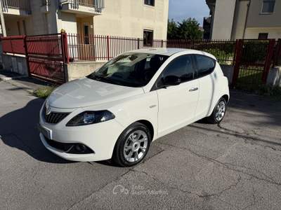Lancia Ypsilon Lancia Ypsilon 1.0 FireFly 5 porte S&S Hybrid Ecochic Gold Bianco usata Altamura