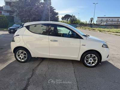 Lancia Ypsilon Lancia Ypsilon 1.0 FireFly 5 porte S&S Hybrid Ecochic Gold Bianco usata Altamura