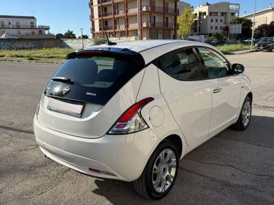 Lancia Ypsilon Lancia Ypsilon 1.0 FireFly 5 porte S&S Hybrid Ecochic Gold Bianco usata Altamura