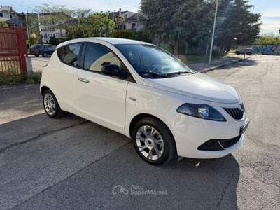 Lancia Ypsilon Lancia Ypsilon 1.0 FireFly 5 porte S&S Hybrid Ecochic Gold Bianco usata Altamura