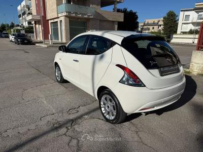 Lancia Ypsilon Lancia Ypsilon 1.0 FireFly 5 porte S&S Hybrid Ecochic Gold Bianco usata Altamura