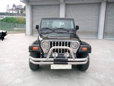 Jeep Wrangler TJ 4.O SPORT Nero usata Benevento
