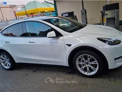 Tesla Model Y dual motor  Bianco usata Milano