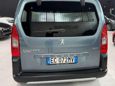 Peugeot Partner Neopatentati GPL 7 Posti usata Sedriano