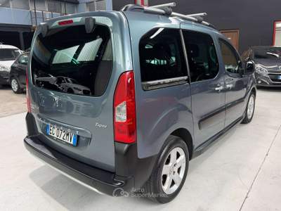 Peugeot Partner Neopatentati GPL 7 Posti usata Sedriano