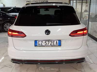 Volkswagen Touareg R-line+Tetto+Pelle+4sterzanti usata Sedriano