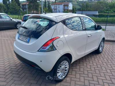 Lancia Ypsilon Lancia Ypsilon 0.9 Metano Ecochic Gold Bianco usata Corciano