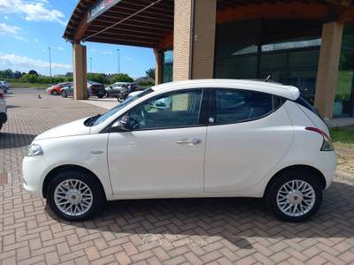 Lancia Ypsilon Lancia Ypsilon 0.9 Metano Ecochic Gold Bianco usata Corciano
