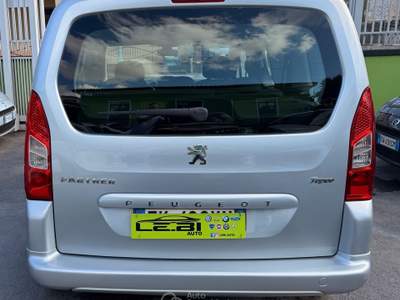 Peugeot Partner Tepee 1.6 HDi 92CV Active 12/2011 Grigio usata Giugliano in Campania