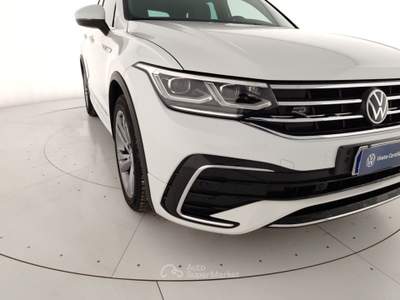 Volkswagen Tiguan 2.0 TDI SCR 110KWR-Line DSG Bianco usata Massa