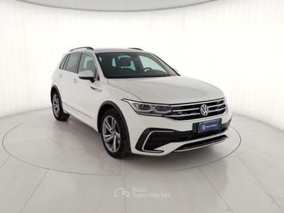 Volkswagen Tiguan 2.0 TDI SCR 110KWR-Line DSG Bianco usata Massa