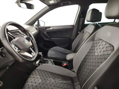 Volkswagen Tiguan 2.0 TDI SCR 110KWR-Line DSG Bianco usata Massa