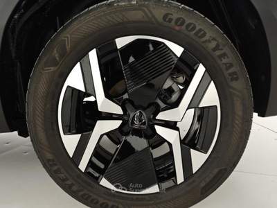 Peugeot 2008 Hybrid 145 e-DCS6 Allure Argento usata Capua
