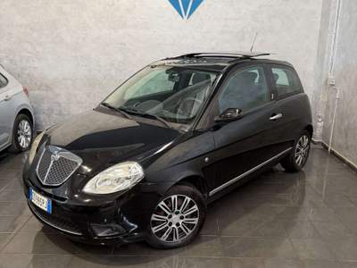 Lancia Ypsilon Ypsilon 1.4 Oro Plus TETTO APRIBILE Nero usata Cornaredo