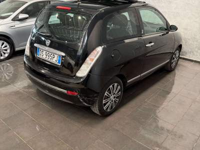Lancia Ypsilon Ypsilon 1.4 Oro Plus TETTO APRIBILE Nero usata Cornaredo