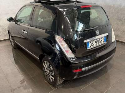 Lancia Ypsilon Ypsilon 1.4 Oro Plus TETTO APRIBILE Nero usata Cornaredo