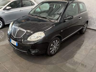 Lancia Ypsilon Ypsilon 1.4 Oro Plus TETTO APRIBILE Nero usata Cornaredo