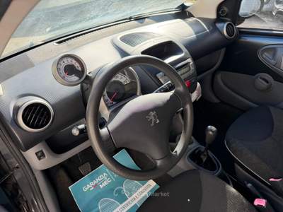Peugeot 107 Buone Condizioni Grigio usata Crema