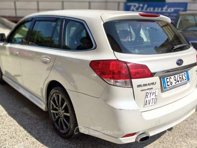 Subaru Legacy 2.0D SW Trend Bianco usata SAN MARTINO SICCOMARIO