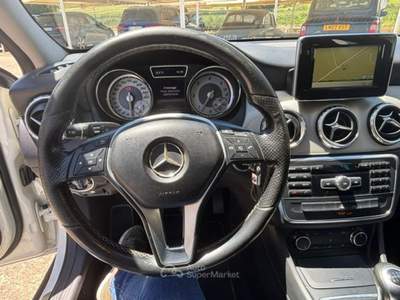 Mercedes-Benz GLA CDI Sport 136CV Bianco usata Santeramo in Colle