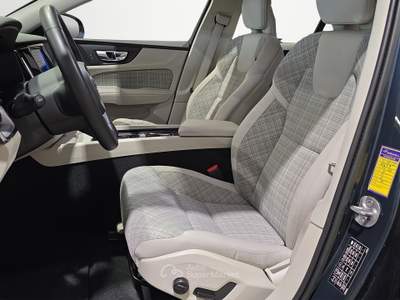 Volvo V60  2.0 b4 core auto Blu/Azzurro usata Firenze