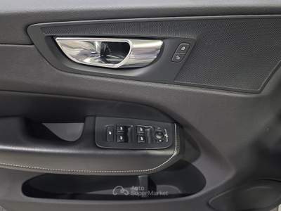 Volvo XC60  2.0 d4 r-design awd geartronic my18 Bianco usata Firenze