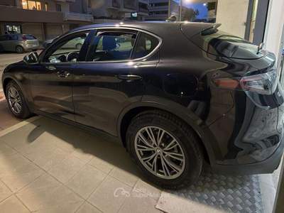Alfa Romeo Stelvio Stelvio 2023 2.2  Q4 210cv auto Nero usata Grottaglie