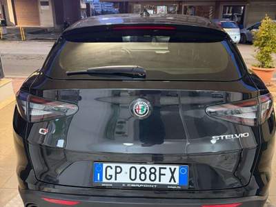 Alfa Romeo Stelvio Stelvio 2023 2.2  Q4 210cv auto Nero usata Grottaglie