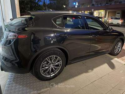 Alfa Romeo Stelvio Stelvio 2023 2.2  Q4 210cv auto Nero usata Grottaglie