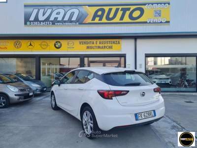 Opel Astra 1.6 CDTi- Anno 2017 Bianco usata Casatisma