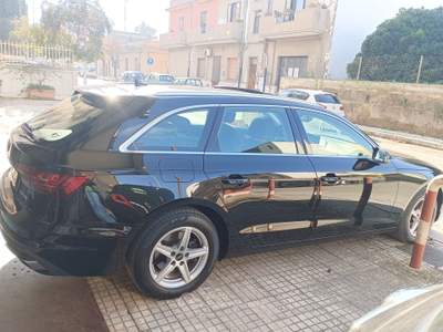 Audi A4 Avant 30 2.0TDI/136 CV S tronic Business Advanced Nero usata Latiano
