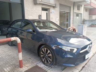 Mercedes-Benz Classe A A 180 1.5 d 116 Cv Business Line Automatic Blu/Azzurro usata Latiano