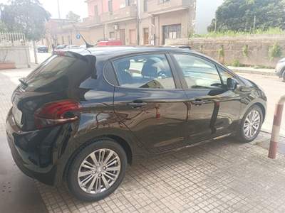 Peugeot 208 1.5 BlueHDi 100 Cv S&S Allure 5 porte Nero usata Latiano
