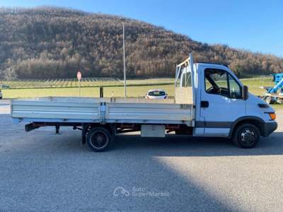 Iveco Daily 35.10 2.8 TD PL Cassone fisso NO RUGGINE 425x230 Blu/Azzurro usata Sant'Angelo in vado