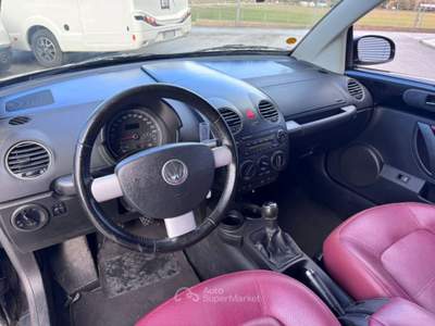 Volkswagen New Beetle 1.6 Cabrio Edizione limitata RED Edition BORDEAUX Nero usata Sant'Angelo in vado