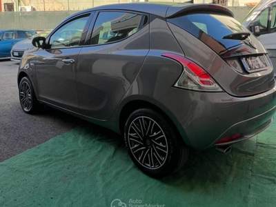 Lancia Ypsilon 5 porte S&S Hybrid Ecochic Gold Grigio usata Cercola