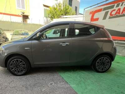 Lancia Ypsilon 5 porte S&S Hybrid Ecochic Gold Grigio usata Cercola