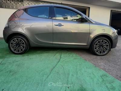 Lancia Ypsilon 5 porte S&S Hybrid Ecochic Gold Grigio usata Cercola