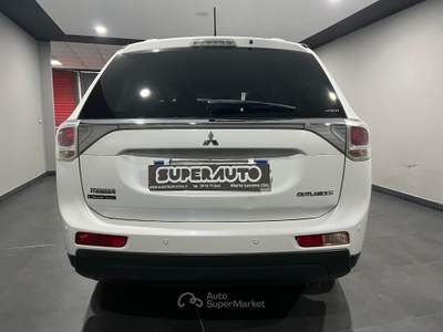 Mitsubishi Outlander 2.2 DI-D 4WD Intense UNICO PROPRITARIO Bianco usata Atena lucana