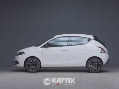 Lancia Ypsilon ypsilon 1.0 firefly hybrid gold s&s 70cv 5p.ti Bianco usata Barzago