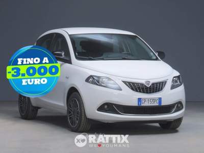 Lancia Ypsilon ypsilon 1.0 firefly hybrid gold s&s 70cv 5p.ti Bianco usata Barzago