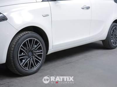 Lancia Ypsilon ypsilon 1.0 firefly hybrid gold s&s 70cv 5p.ti Bianco usata Barzago