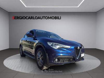 Alfa Romeo Stelvio auto aziendale Blu/Azzurro usata Naso