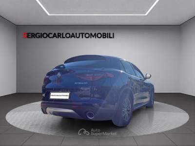 Alfa Romeo Stelvio auto aziendale Blu/Azzurro usata Naso