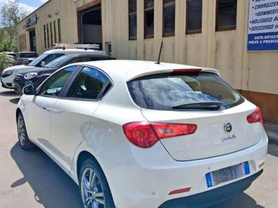 Alfa Romeo Giulietta Giulietta 1.6 JTDm-2 105 CV Distinctive Bianco usata Laterina