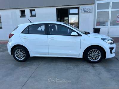 Kia Rio Rio 1.2 DPi 84 CV Style Techno Pack *46.000KM Bianco usata Mesagne