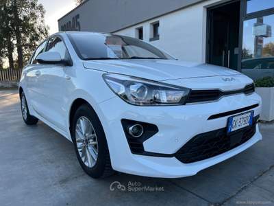 Kia Rio Rio 1.2 DPi 84 CV Style Techno Pack *46.000KM Bianco usata Mesagne