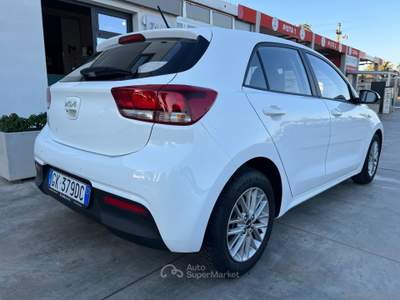 Kia Rio Rio 1.2 DPi 84 CV Style Techno Pack *46.000KM Bianco usata Mesagne